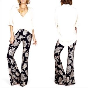 Novella royale Janis bells dahlia black large